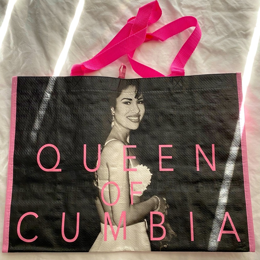 2 Limited-edition Selena reusable bag